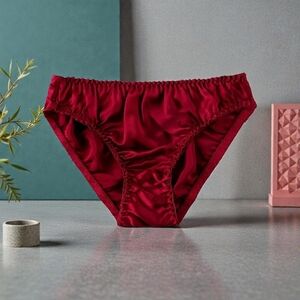 Elegant Red Seamless Silk Panty